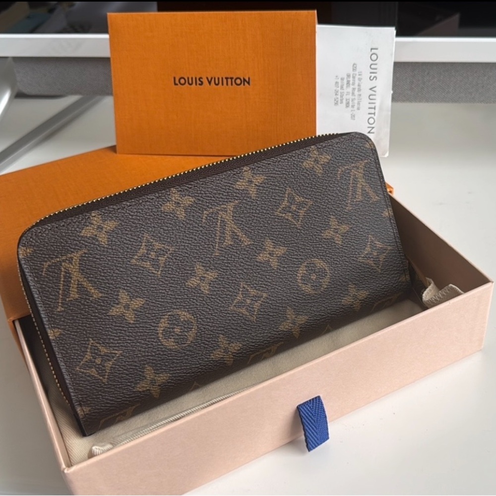 Louis Vuitton Monogram Zippy Wallet. Brand new, never used. Price is firm.